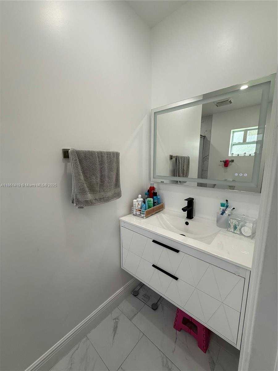 Small Image of 3521 NORTH WEST 171ST TER, Miami Gardens Number 15