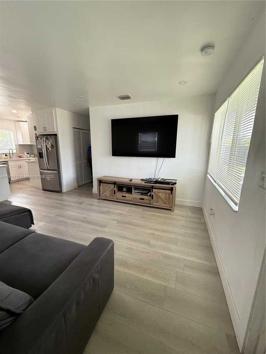 Small Image of 3521 NORTH WEST 171ST TER, Miami Gardens Number 2