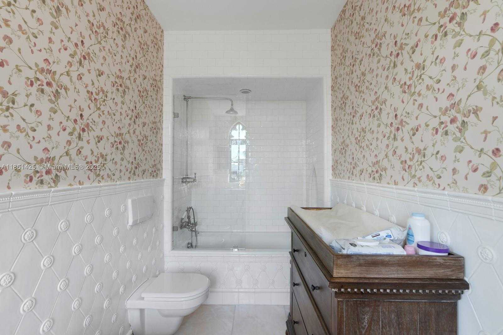 Small Image of 1840 SOUTH BAYSHORE LN, Miami Number 41