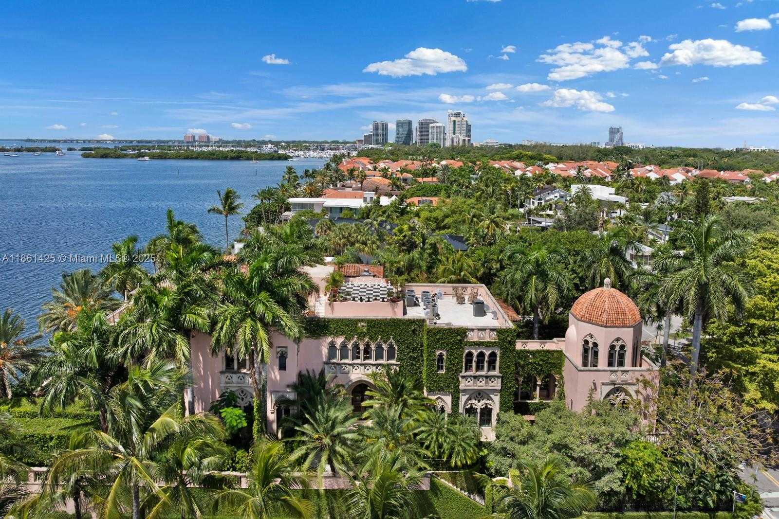 Small Image of 1840 SOUTH BAYSHORE LN, Miami Number 47