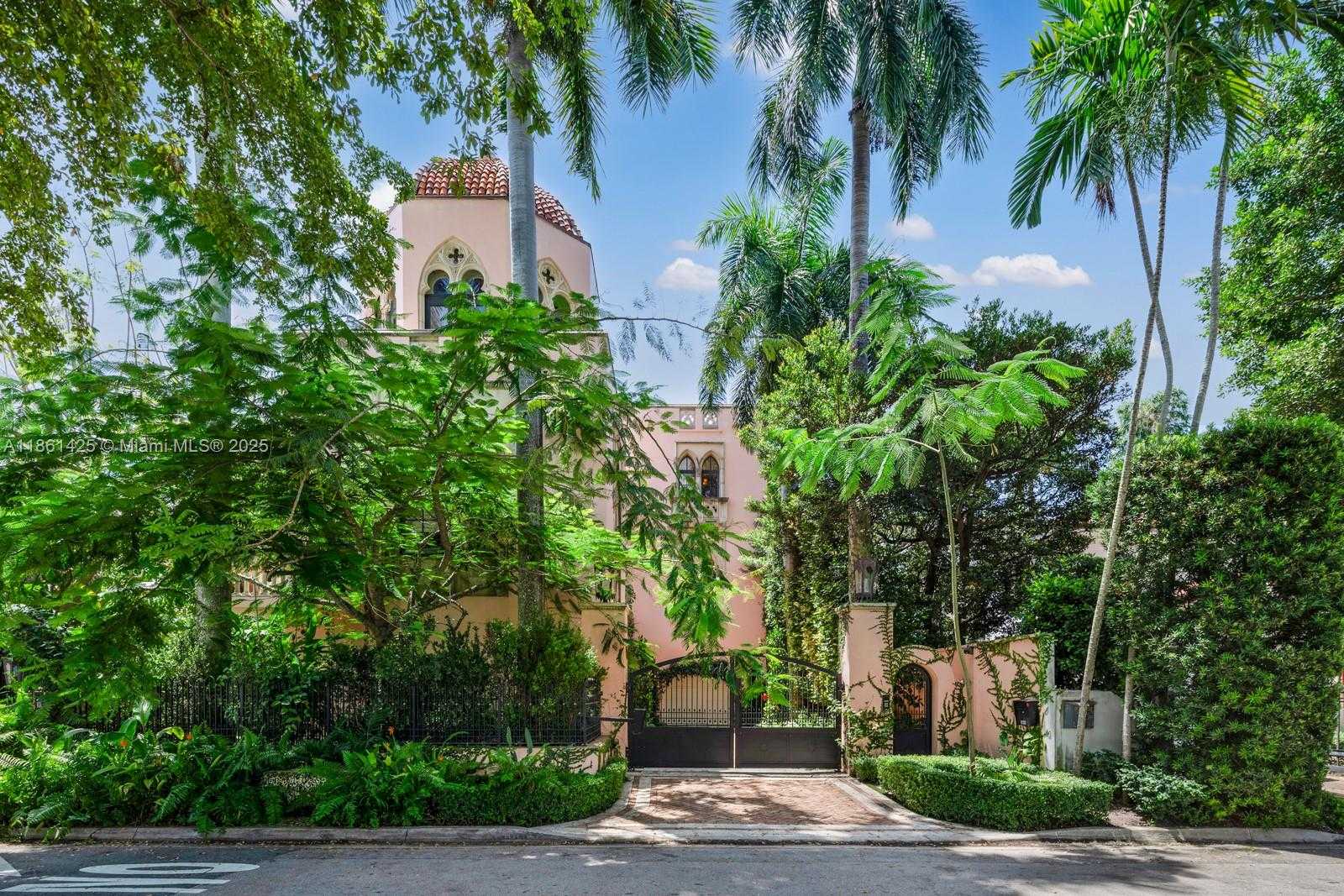 Small Image of 1840 SOUTH BAYSHORE LN, Miami Number 5
