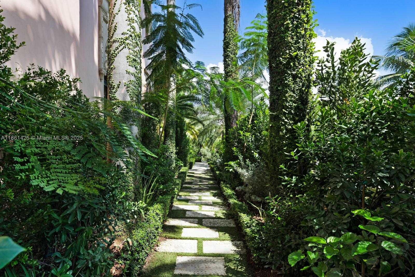 Small Image of 1840 SOUTH BAYSHORE LN, Miami Number 58