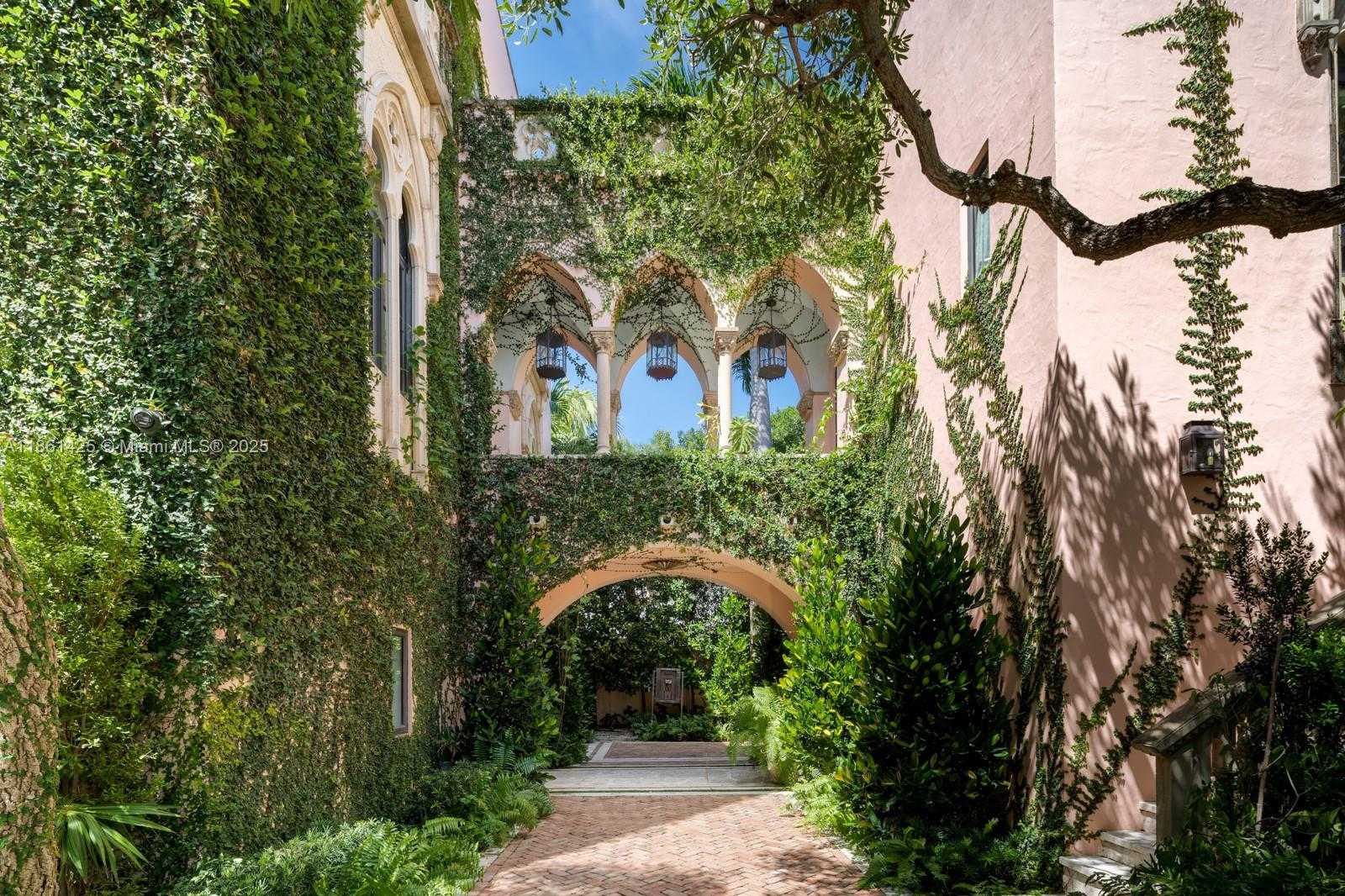 Small Image of 1840 SOUTH BAYSHORE LN, Miami Number 59