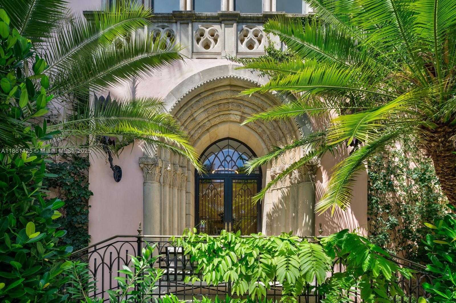 Small Image of 1840 SOUTH BAYSHORE LN, Miami Number 6
