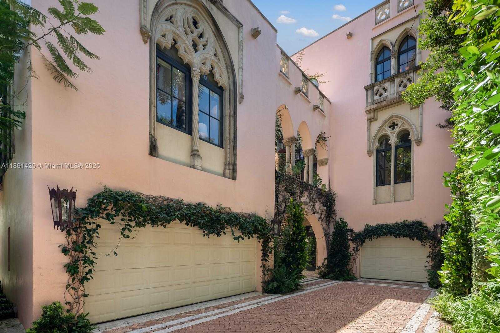 Small Image of 1840 SOUTH BAYSHORE LN, Miami Number 62