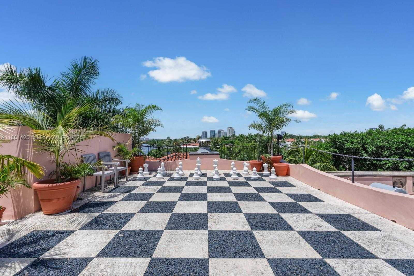 Small Image of 1840 SOUTH BAYSHORE LN, Miami Number 65