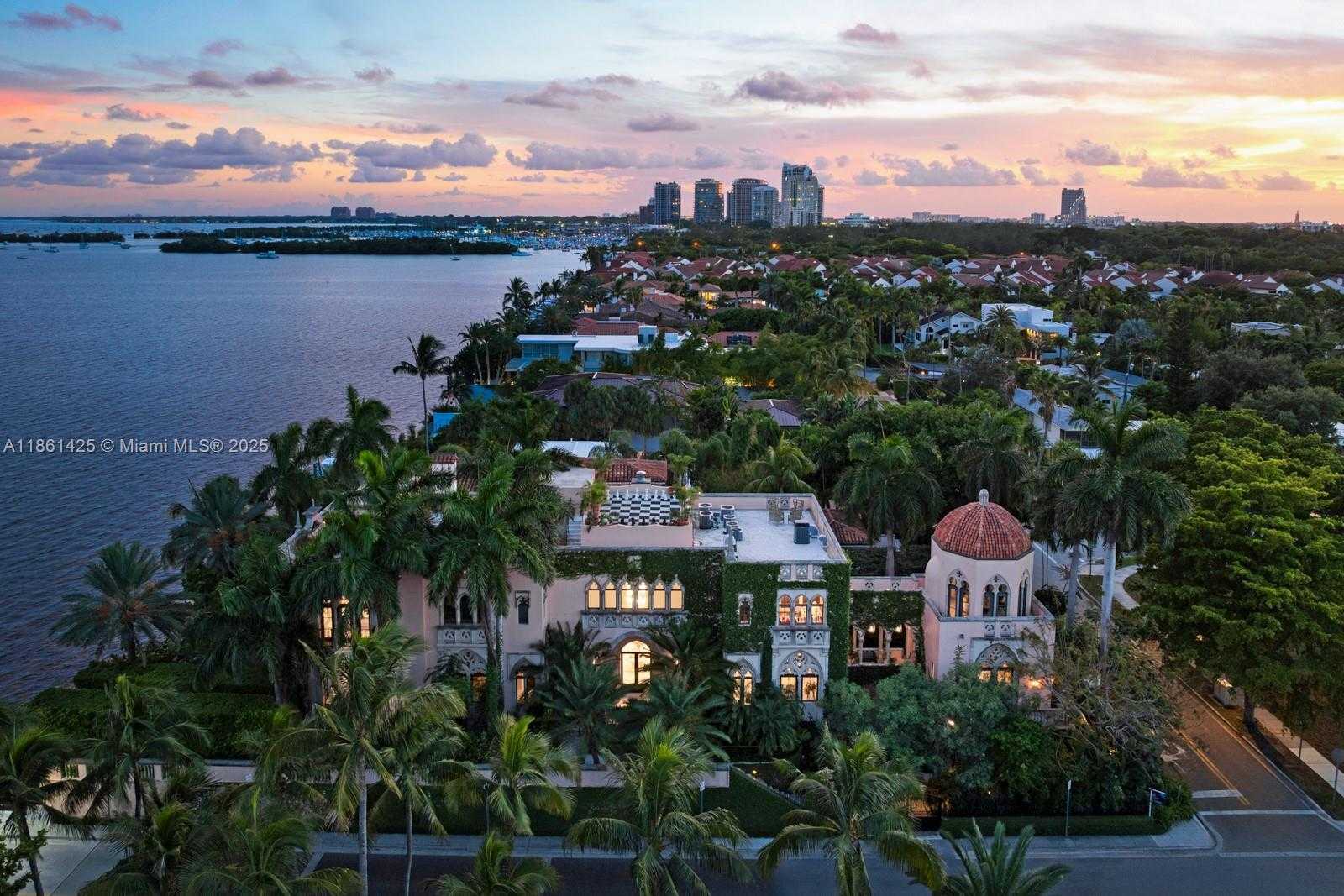 Small Image of 1840 SOUTH BAYSHORE LN, Miami Number 67
