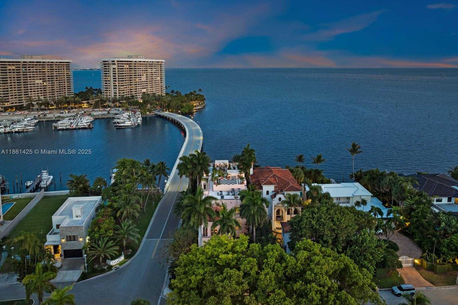 Small Image of 1840 SOUTH BAYSHORE LN, Miami Number 69
