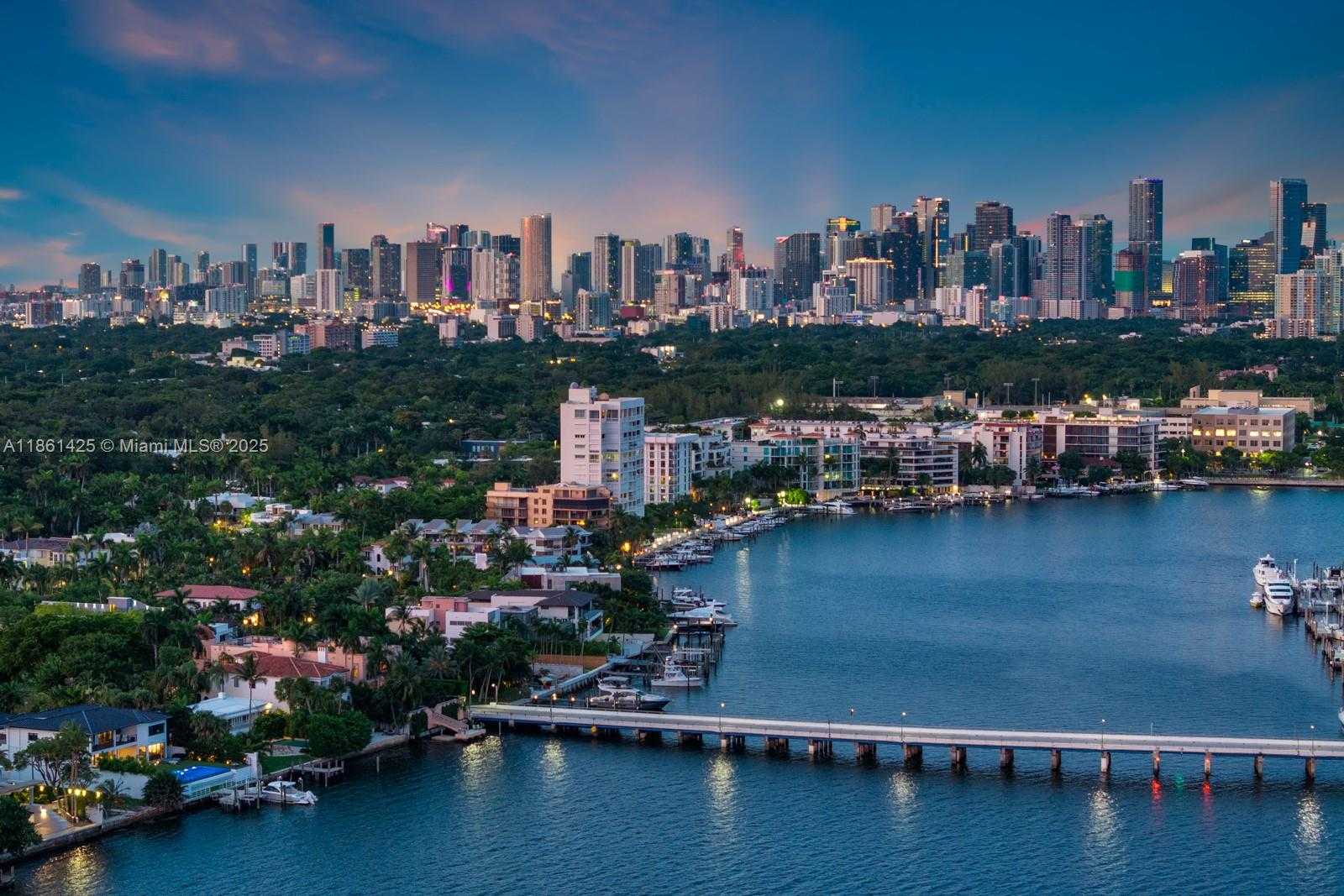 Small Image of 1840 SOUTH BAYSHORE LN, Miami Number 71