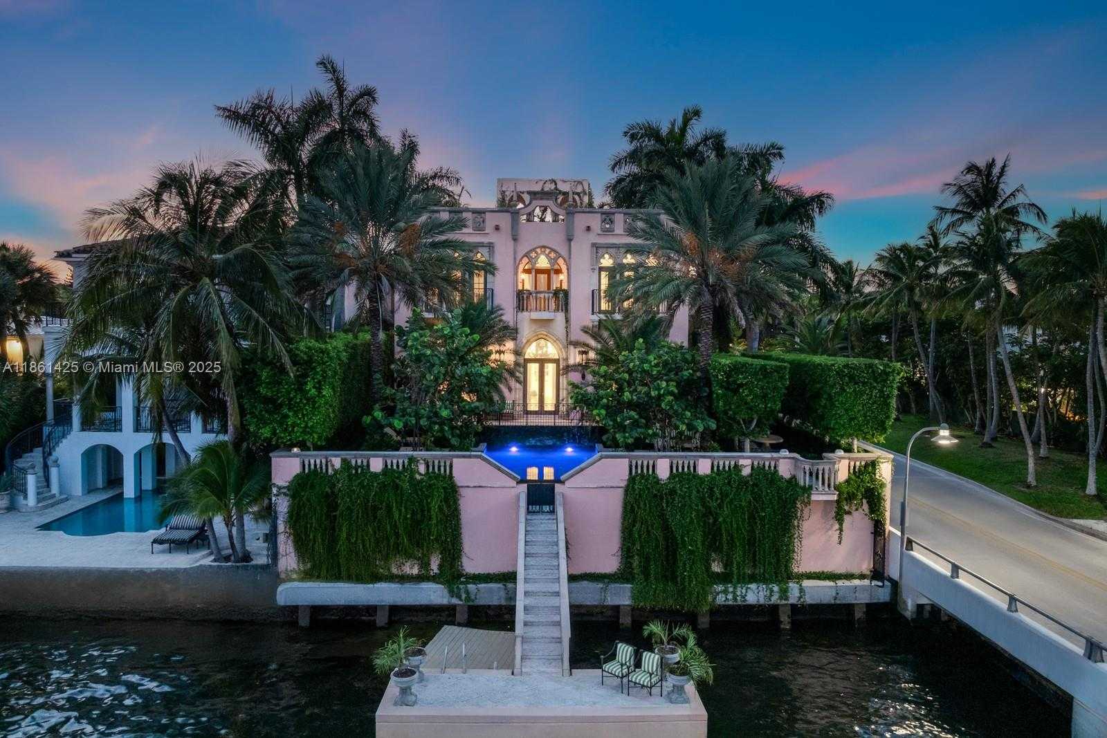 Small Image of 1840 SOUTH BAYSHORE LN, Miami Number 72