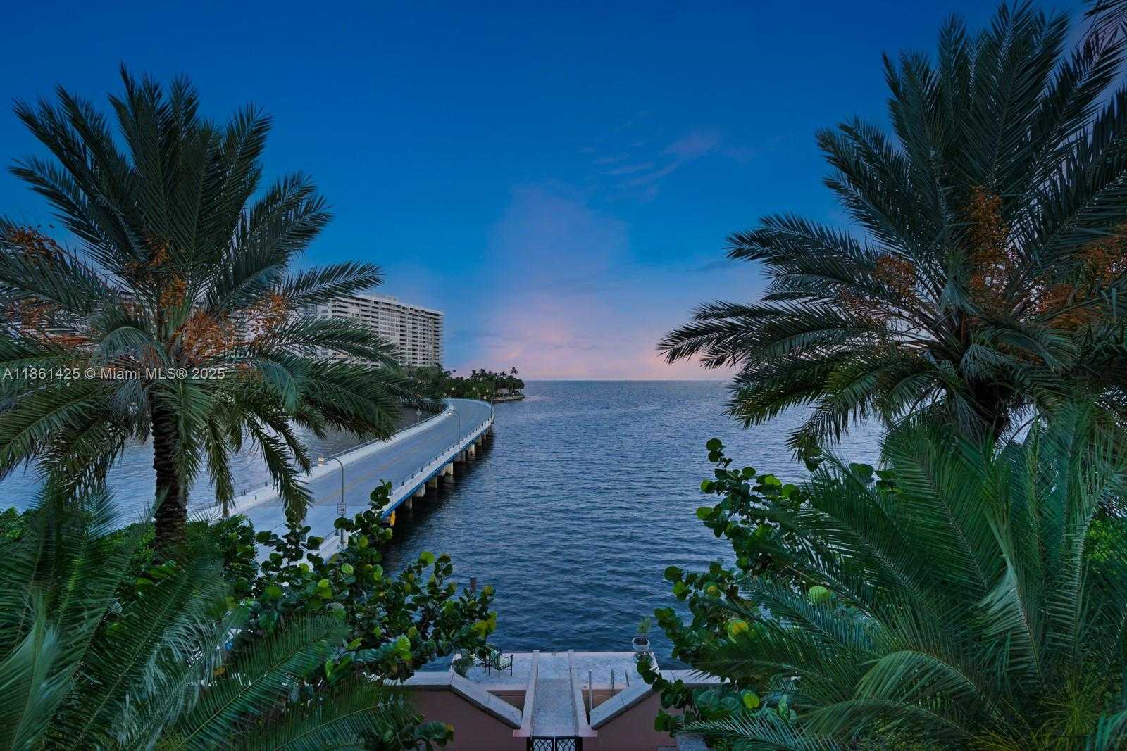 Small Image of 1840 SOUTH BAYSHORE LN, Miami Number 79