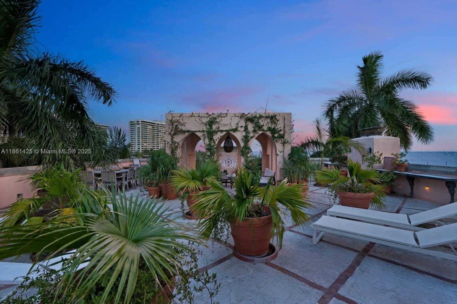 Small Image of 1840 SOUTH BAYSHORE LN, Miami Number 81