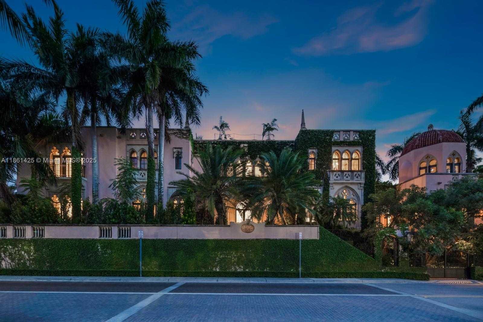 Small Image of 1840 SOUTH BAYSHORE LN, Miami Number 82