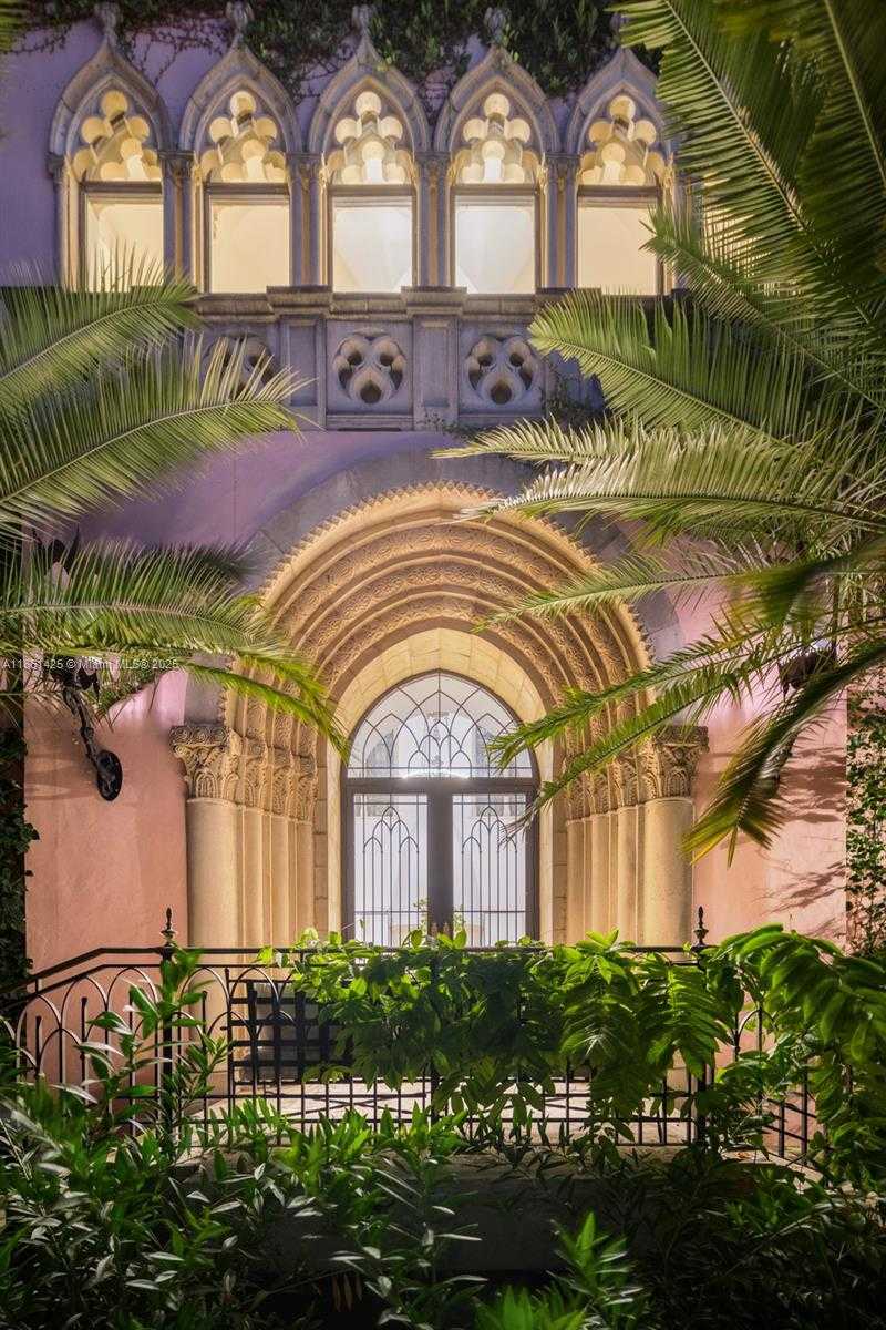 Small Image of 1840 SOUTH BAYSHORE LN, Miami Number 85