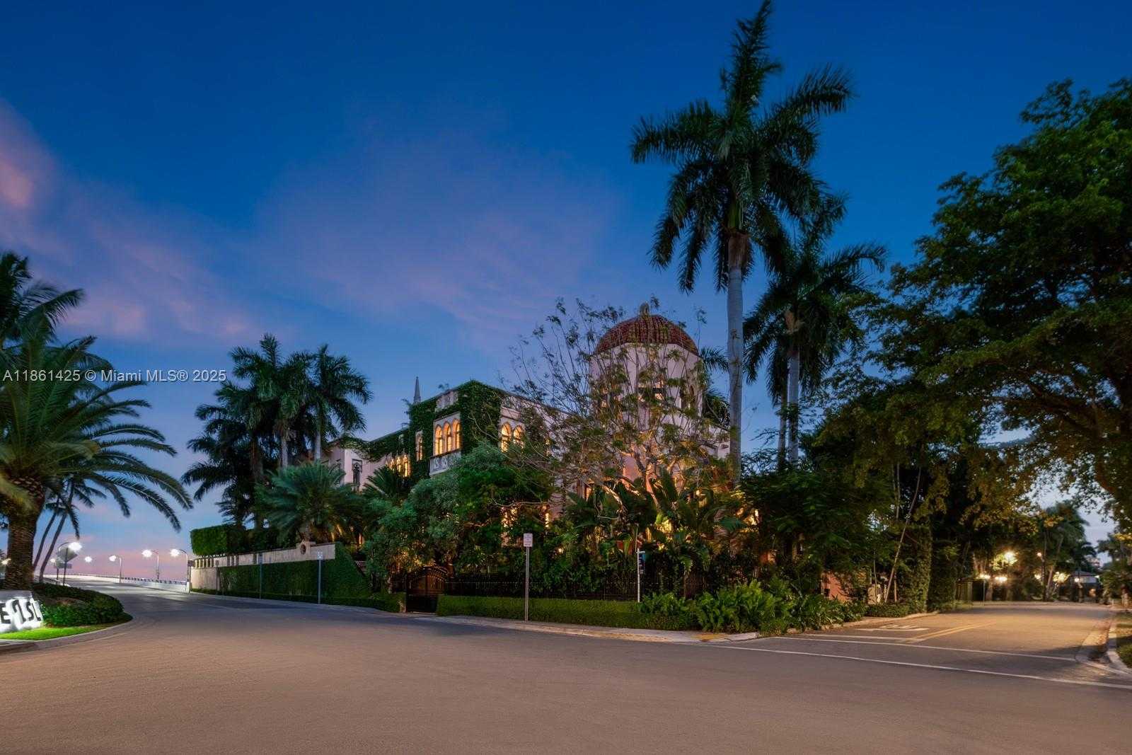 Small Image of 1840 SOUTH BAYSHORE LN, Miami Number 88
