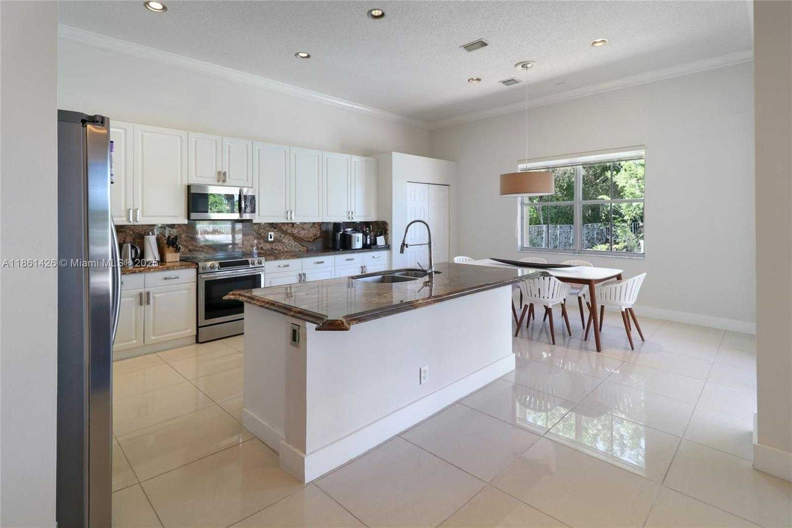 Small Image of 1600 BLUE JAY CIR, Weston Number 15