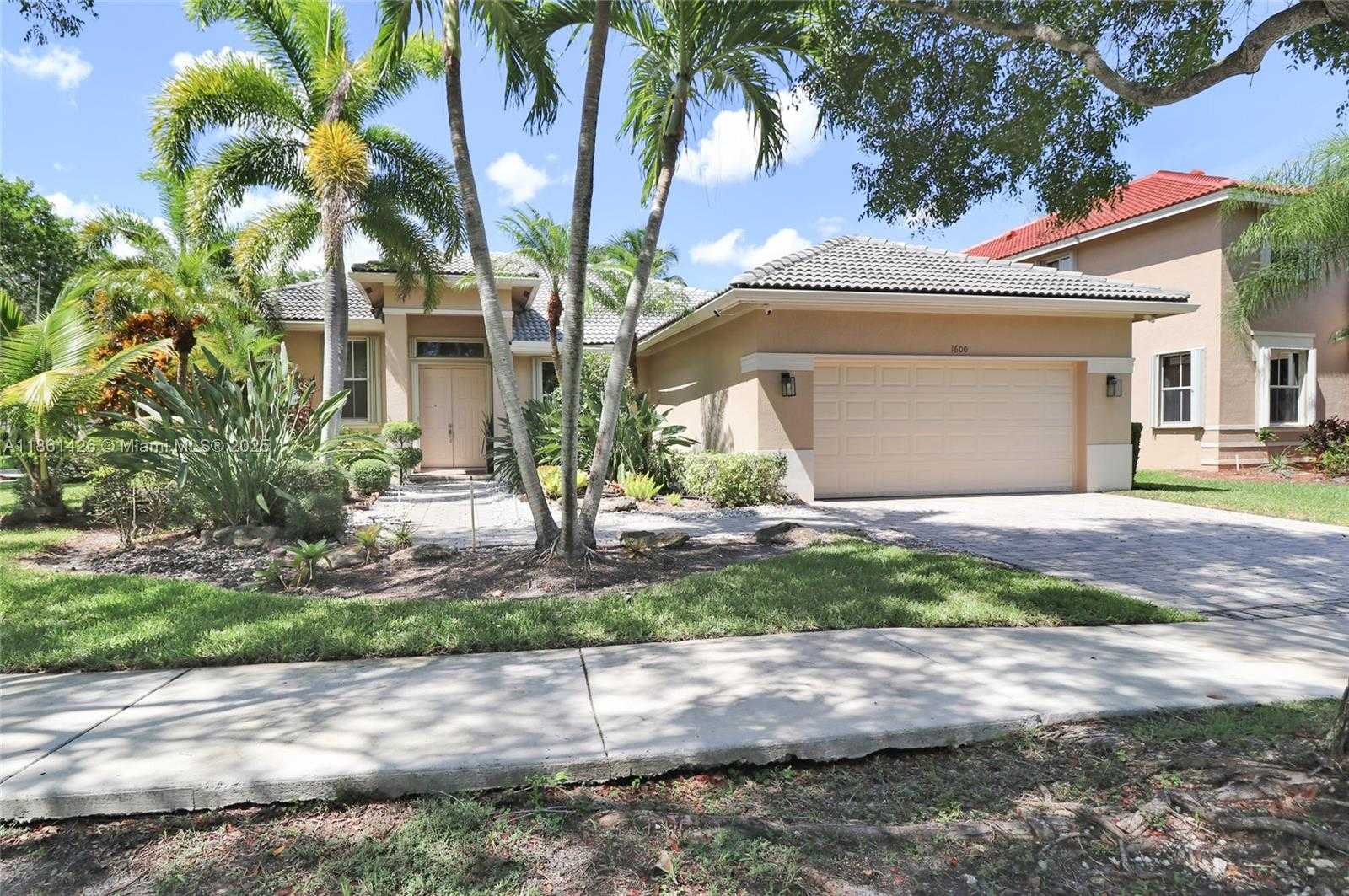 Small Image of 1600 BLUE JAY CIR, Weston Number 2