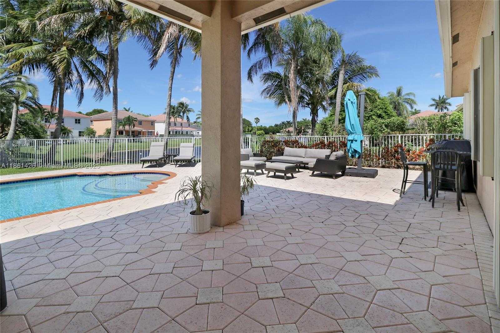 Small Image of 1600 BLUE JAY CIR, Weston Number 32