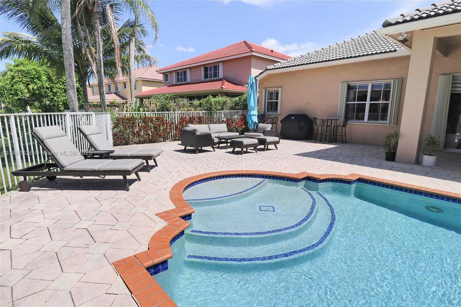 Small Image of 1600 BLUE JAY CIR, Weston Number 33