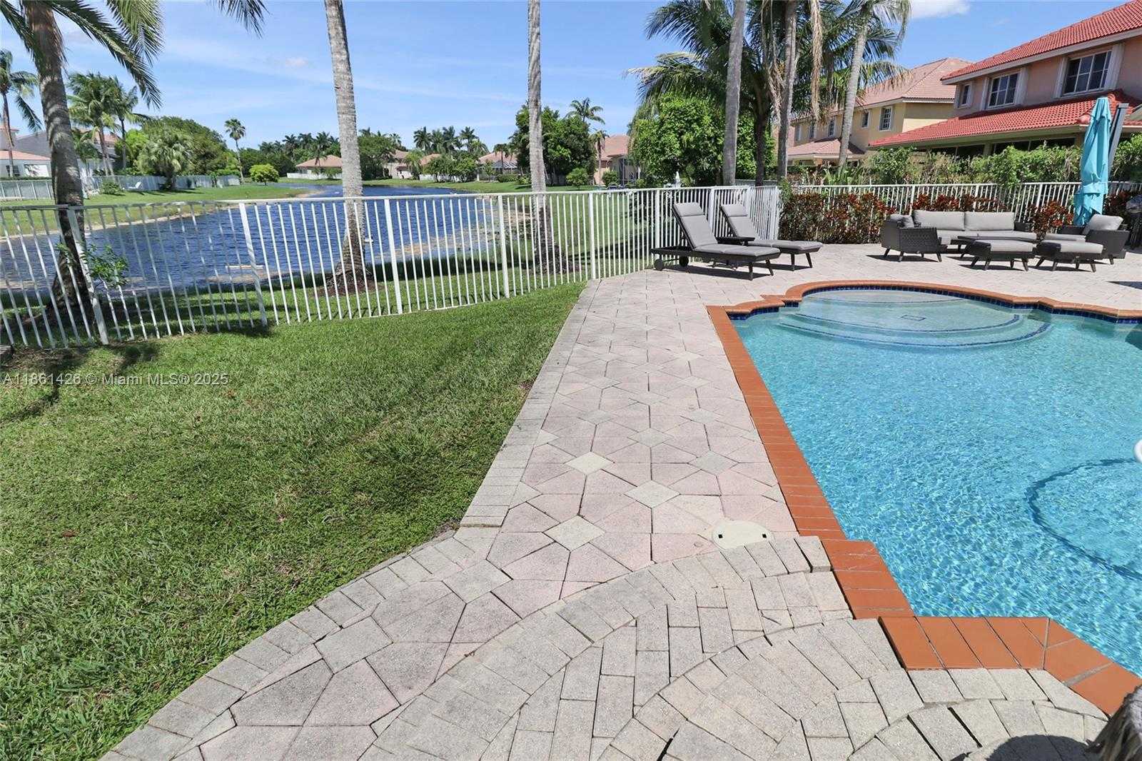 Small Image of 1600 BLUE JAY CIR, Weston Number 37