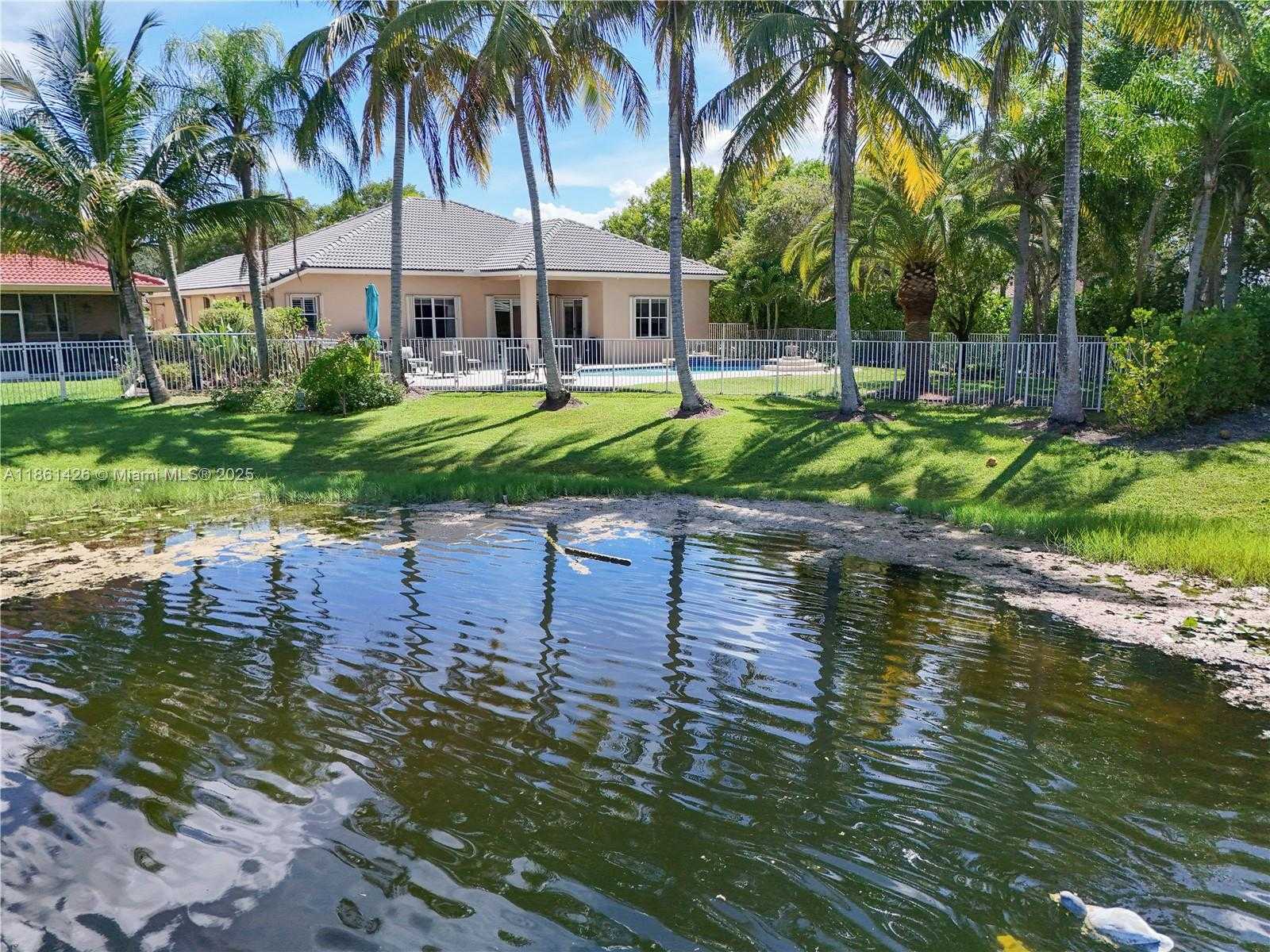 Small Image of 1600 BLUE JAY CIR, Weston Number 40