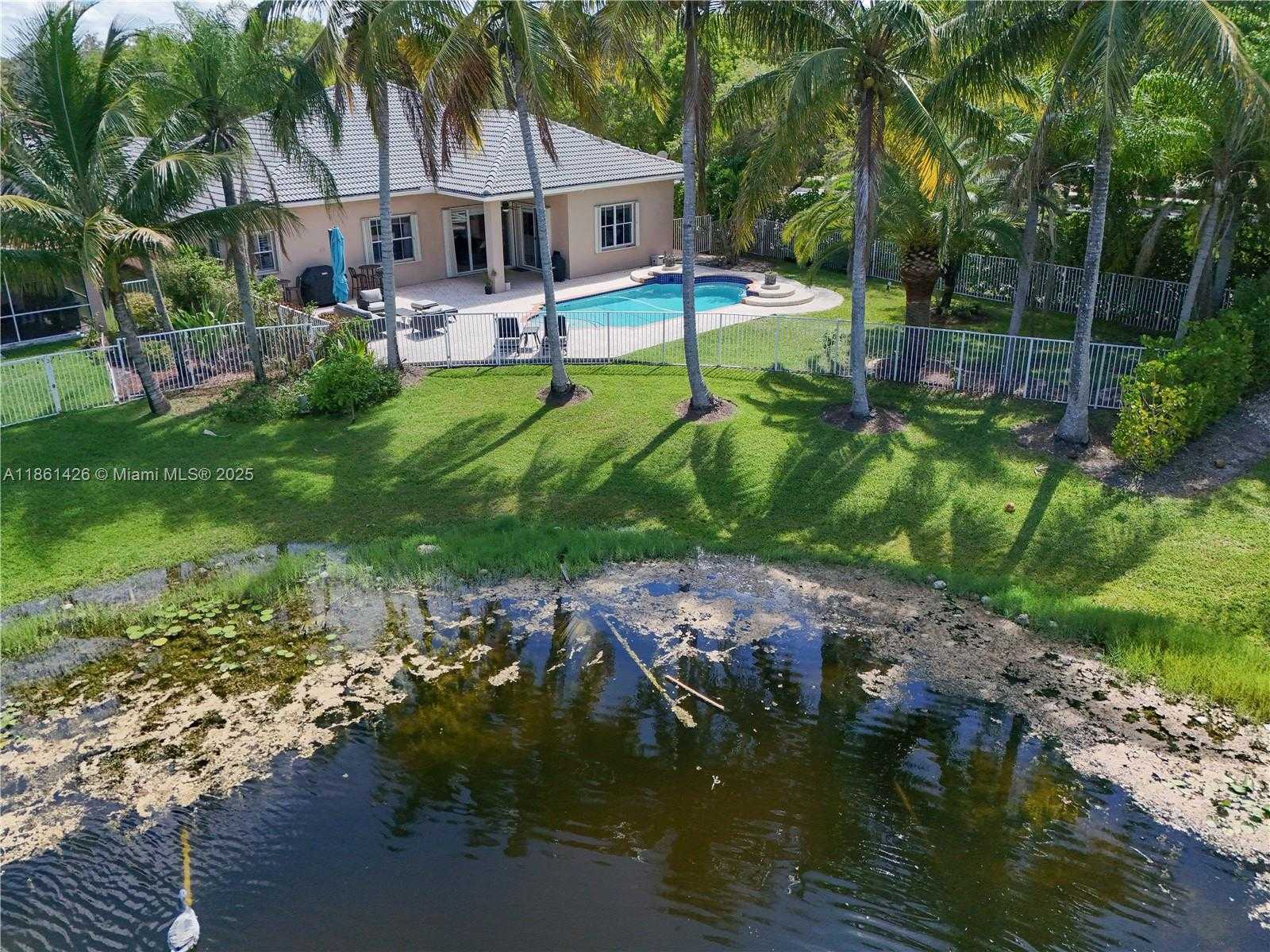 Small Image of 1600 BLUE JAY CIR, Weston Number 41