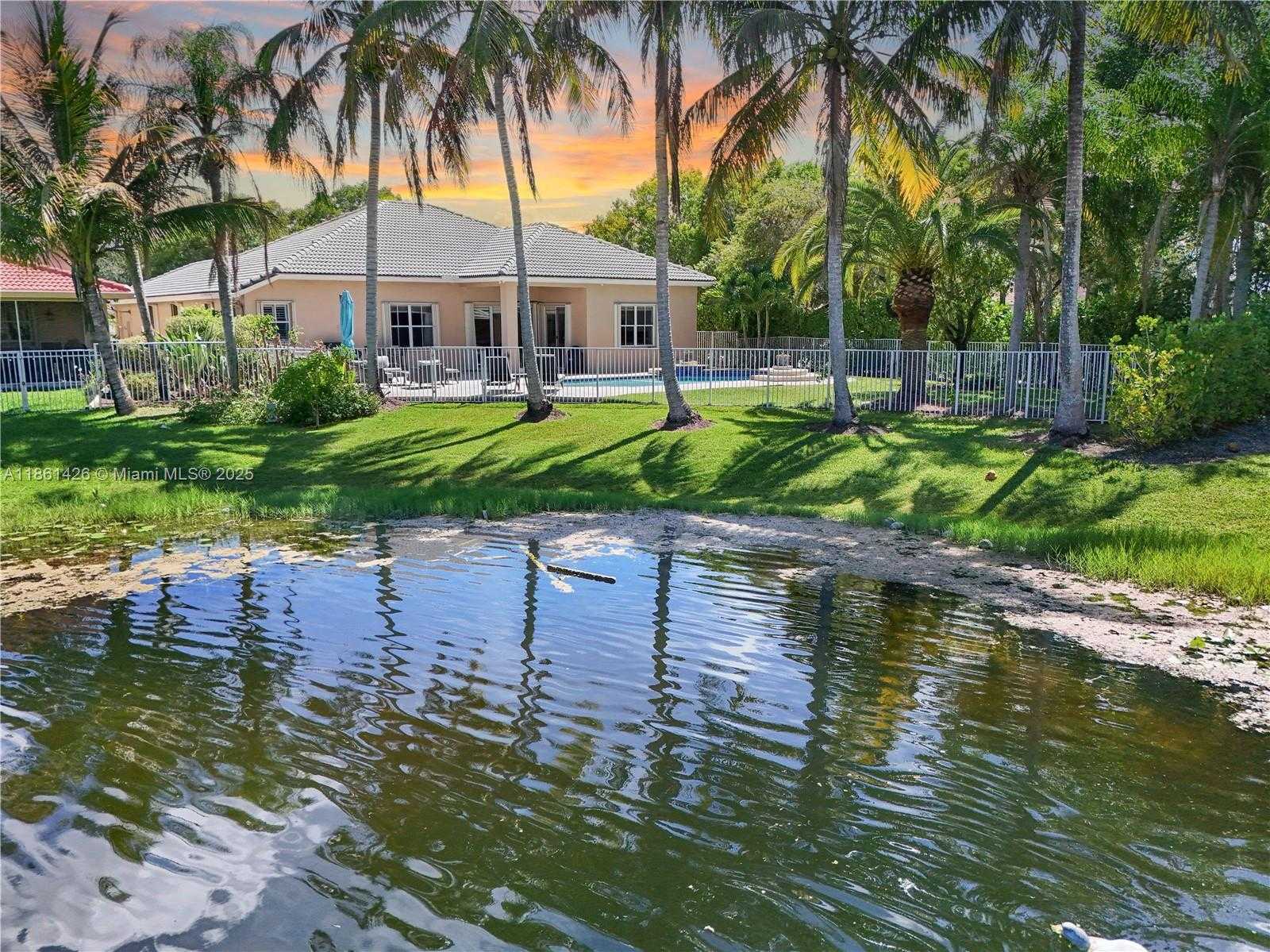 Small Image of 1600 BLUE JAY CIR, Weston Number 42