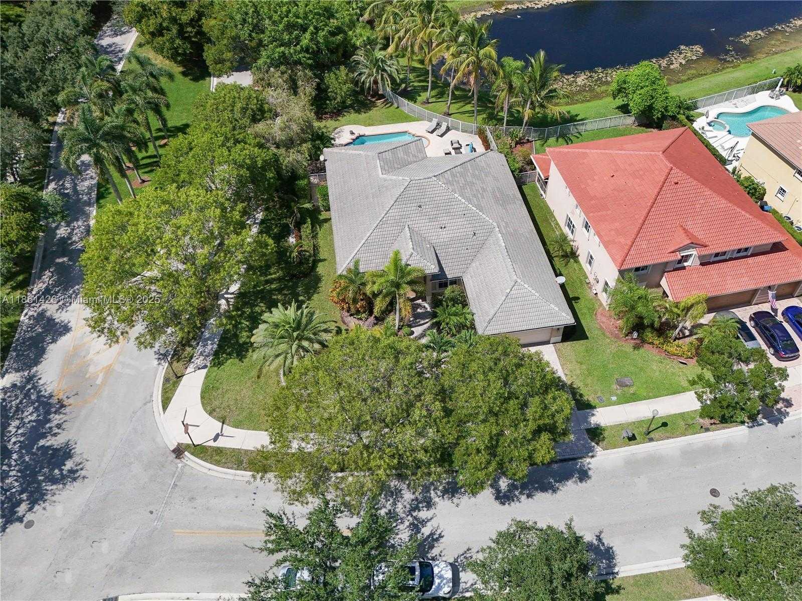 Small Image of 1600 BLUE JAY CIR, Weston Number 46