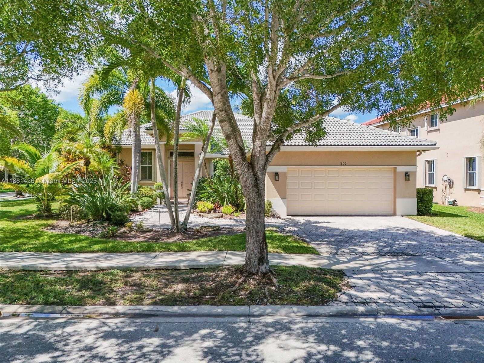 Small Image of 1600 BLUE JAY CIR, Weston Number 54