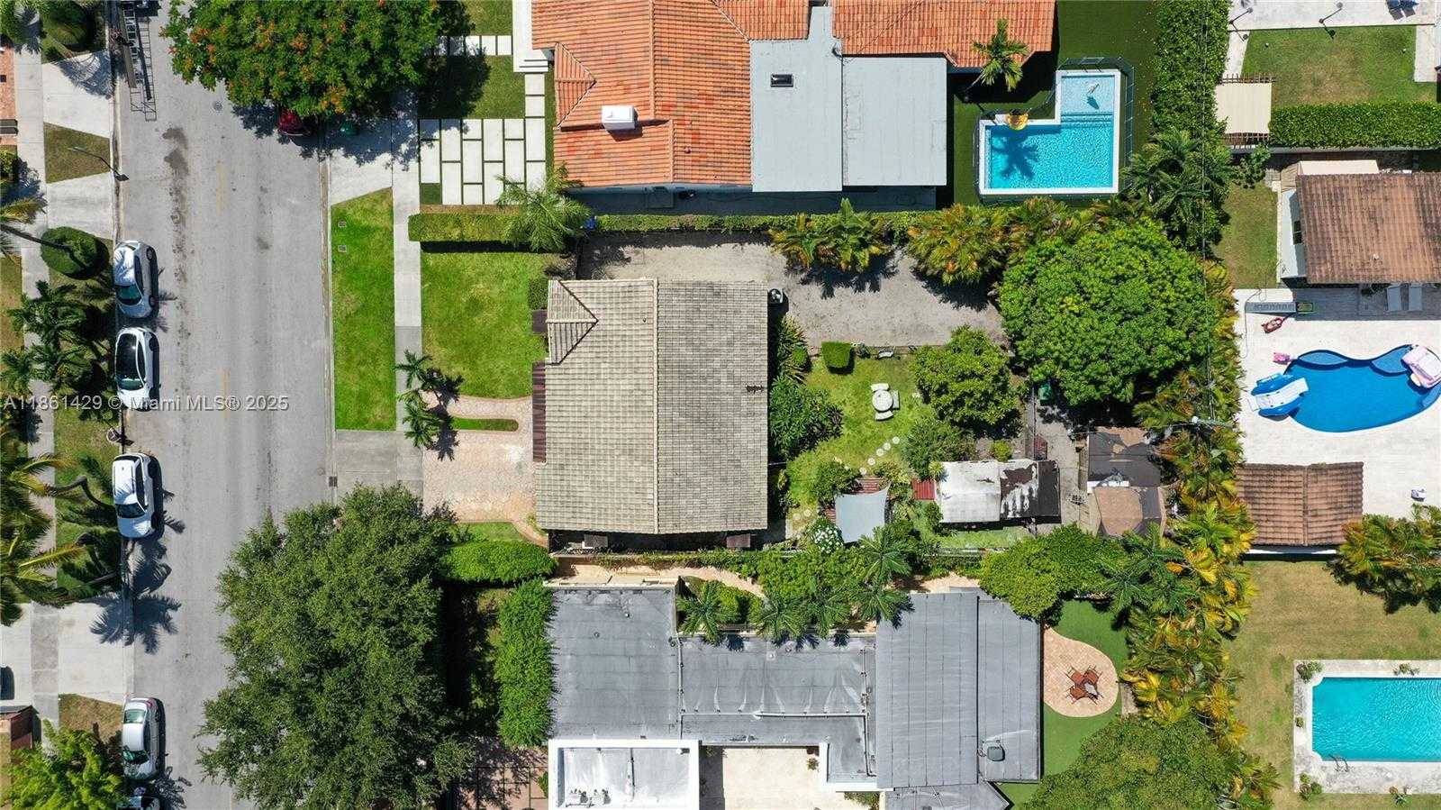 Small Image of 608 SOUTH WEST 26 ROADS, Miami Number 14
