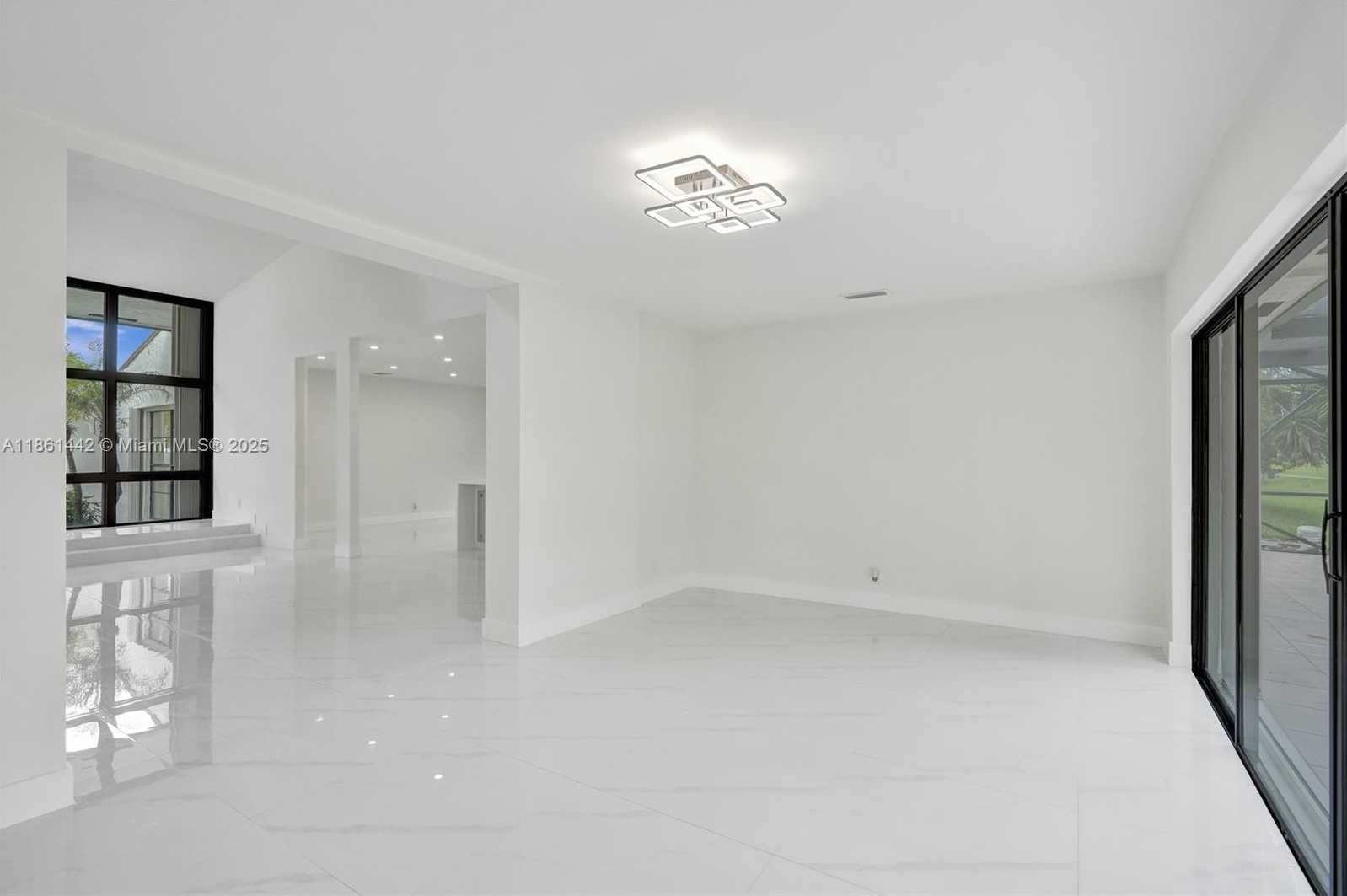 Small Image of 8037 BUTTONWOOD CIR, Tamarac Number 16