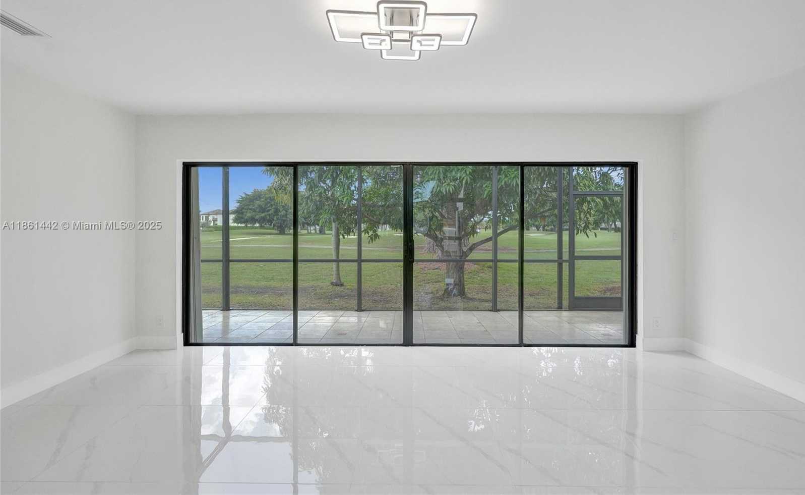 Small Image of 8037 BUTTONWOOD CIR, Tamarac Number 17