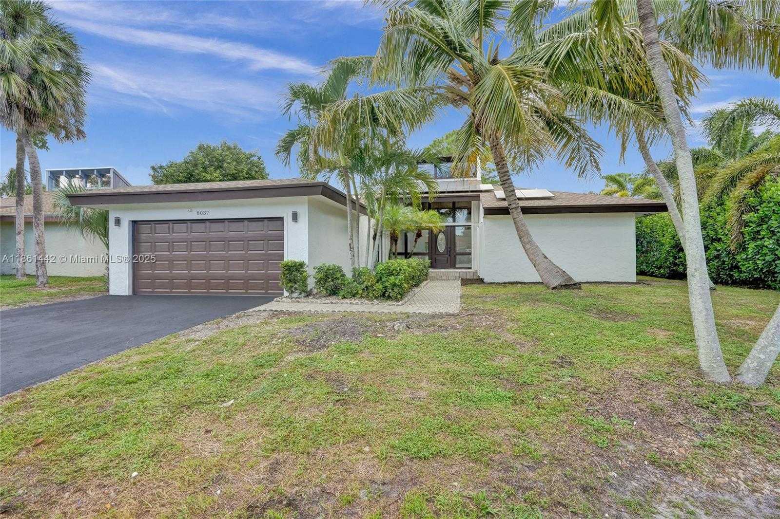 Small Image of 8037 BUTTONWOOD CIR, Tamarac Number 2