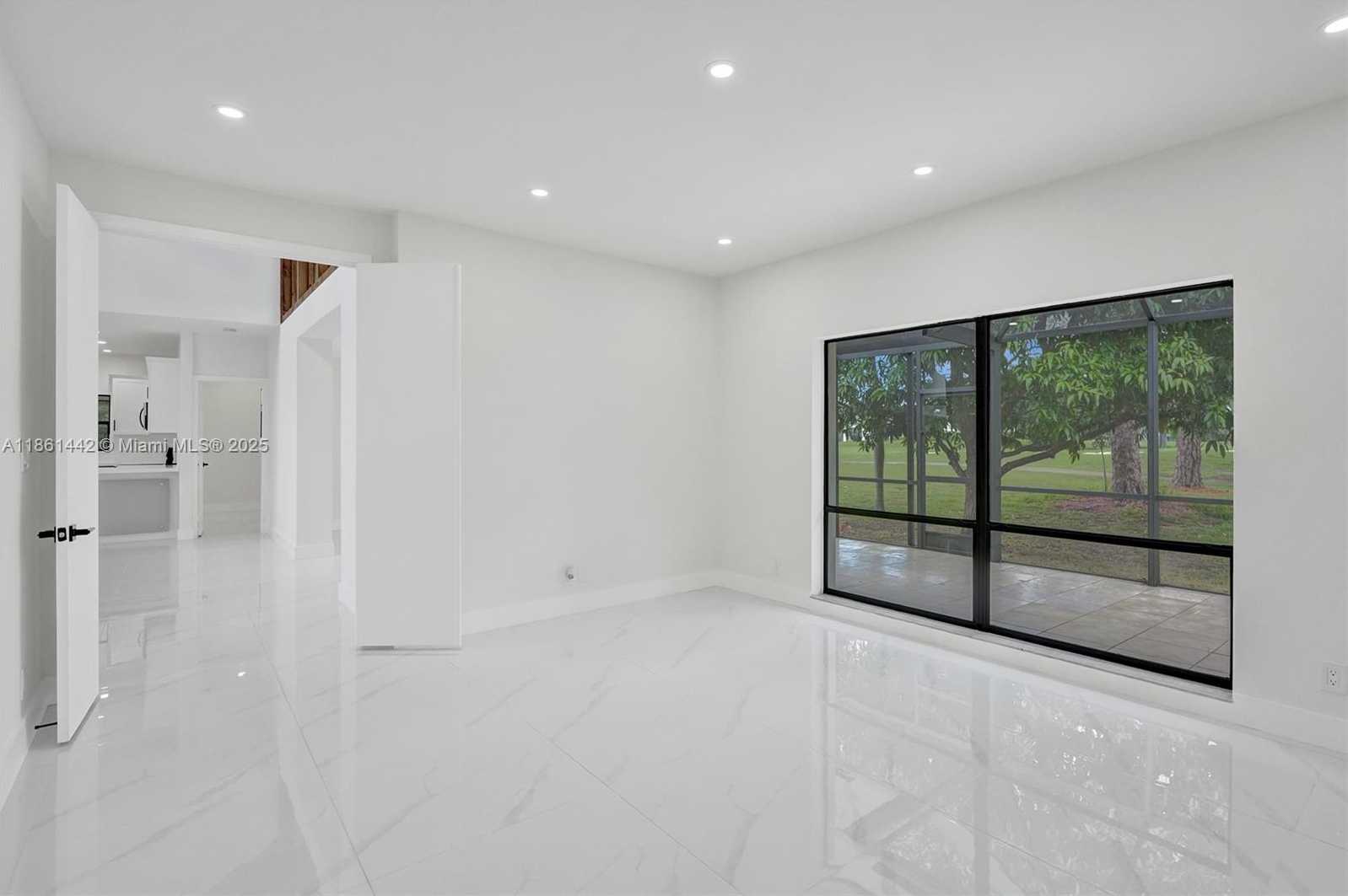 Small Image of 8037 BUTTONWOOD CIR, Tamarac Number 20