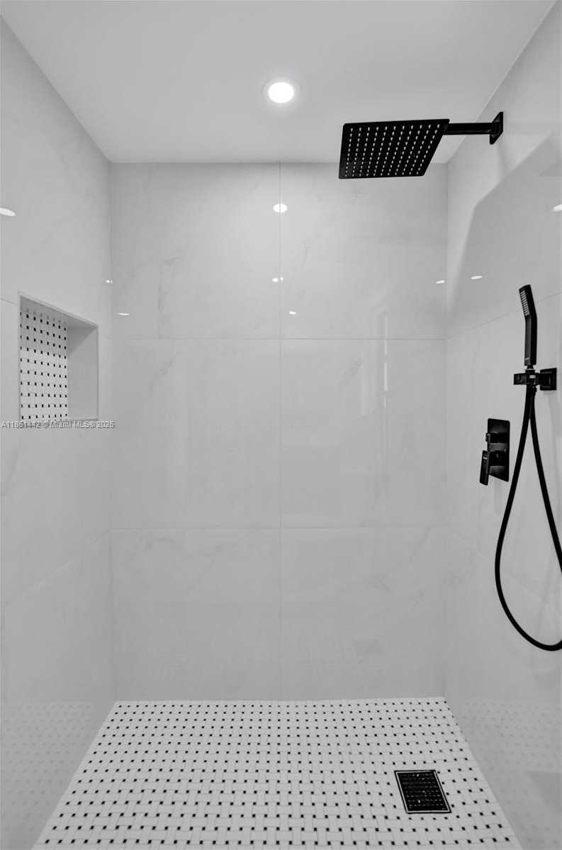 Small Image of 8037 BUTTONWOOD CIR, Tamarac Number 27