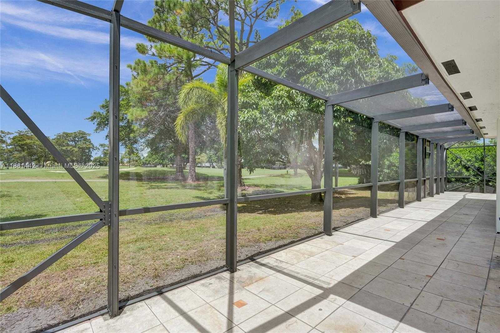 Small Image of 8037 BUTTONWOOD CIR, Tamarac Number 36
