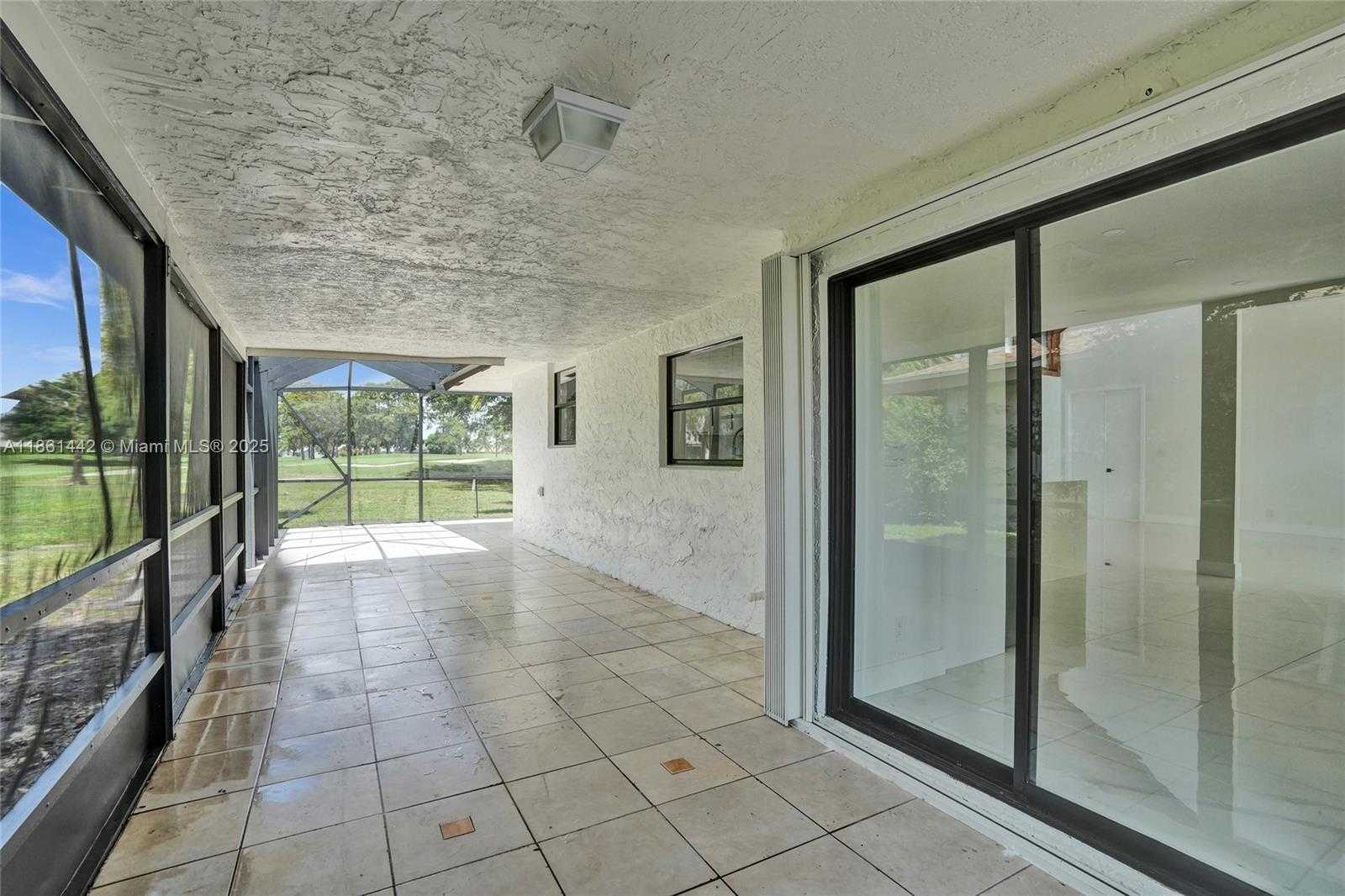 Small Image of 8037 BUTTONWOOD CIR, Tamarac Number 38