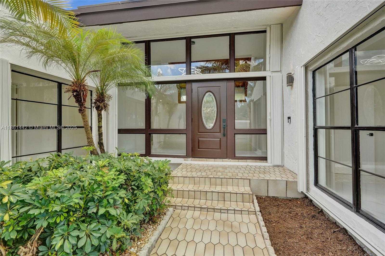 Small Image of 8037 BUTTONWOOD CIR, Tamarac Number 4