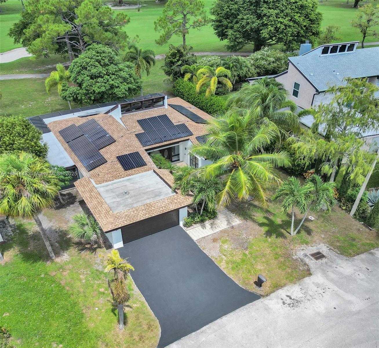 Small Image of 8037 BUTTONWOOD CIR, Tamarac Number 40