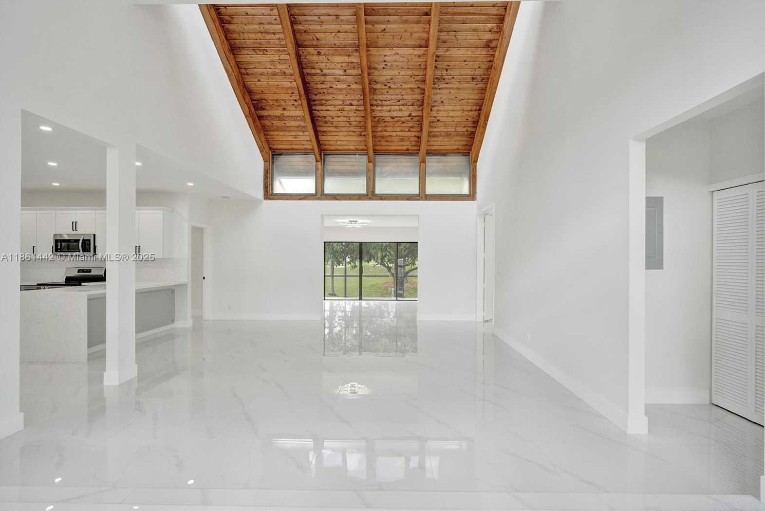 Small Image of 8037 BUTTONWOOD CIR, Tamarac Number 6