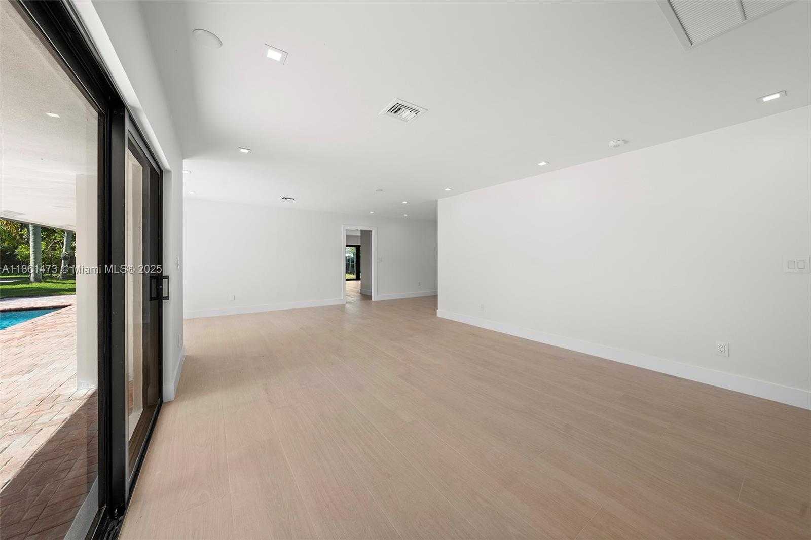 Small Image of 10945 SOUTH WEST 75TH CT, Pinecrest Number 14