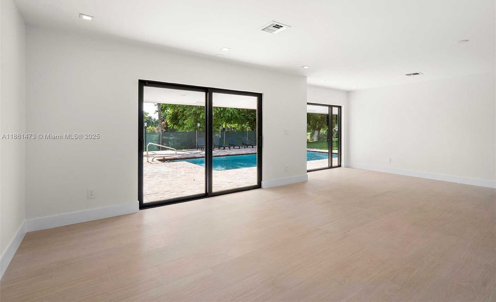 Small Image of 10945 SOUTH WEST 75TH CT, Pinecrest Number 15