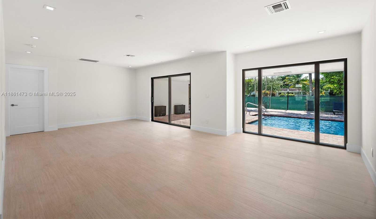Small Image of 10945 SOUTH WEST 75TH CT, Pinecrest Number 16