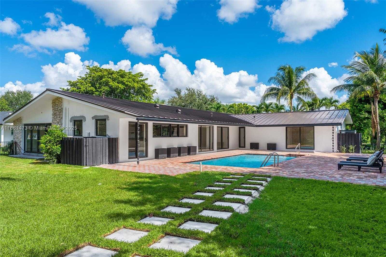 Small Image of 10945 SOUTH WEST 75TH CT, Pinecrest Number 3