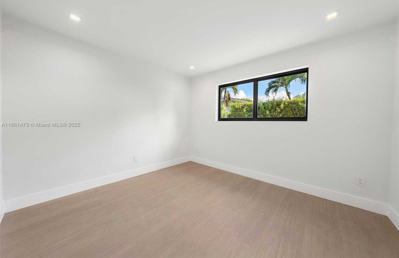 Small Image of 10945 SOUTH WEST 75TH CT, Pinecrest Number 32