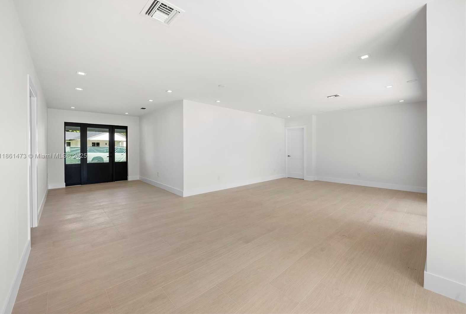 Small Image of 10945 SOUTH WEST 75TH CT, Pinecrest Number 5