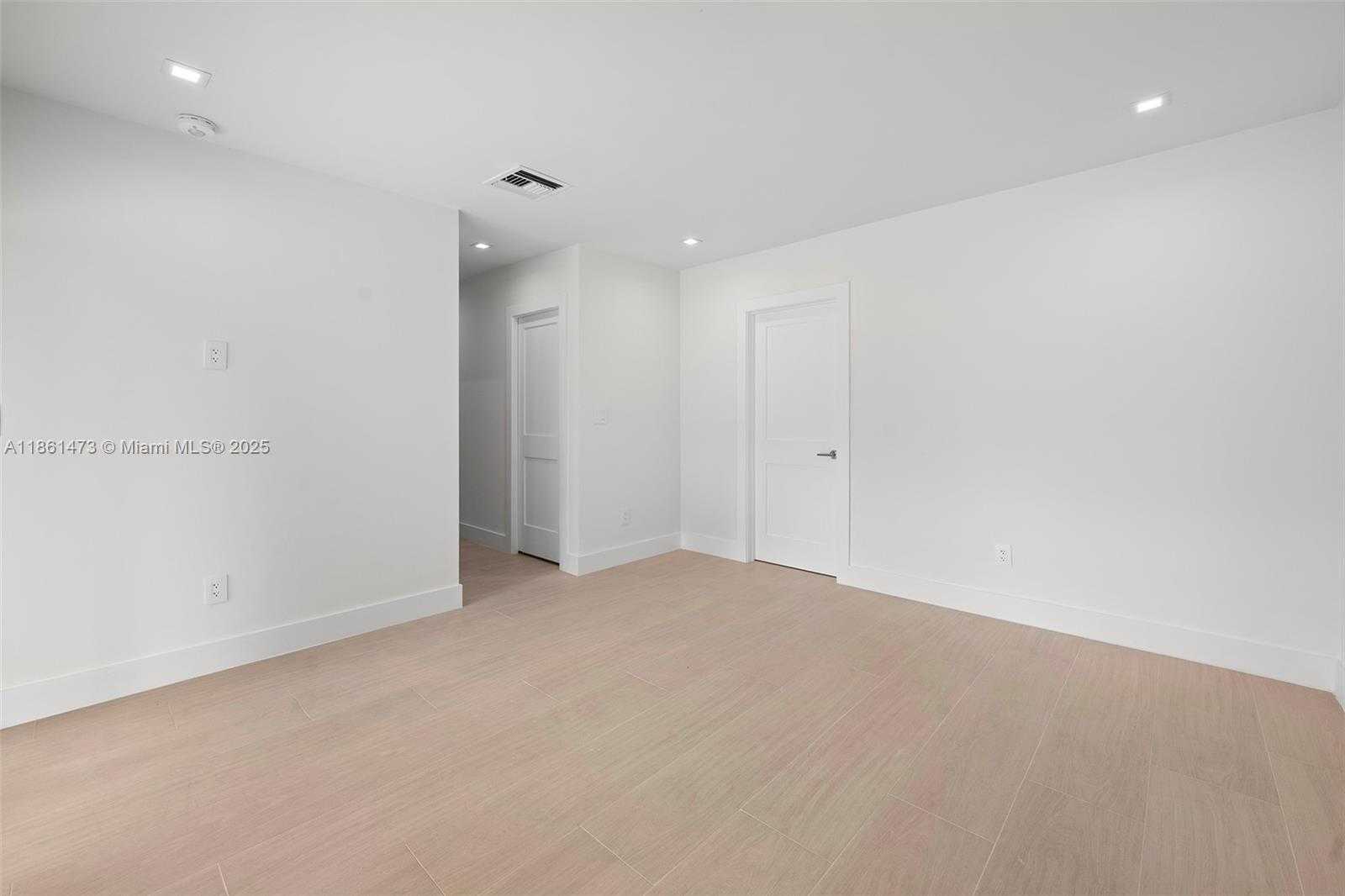 Small Image of 10945 SOUTH WEST 75TH CT, Pinecrest Number 54