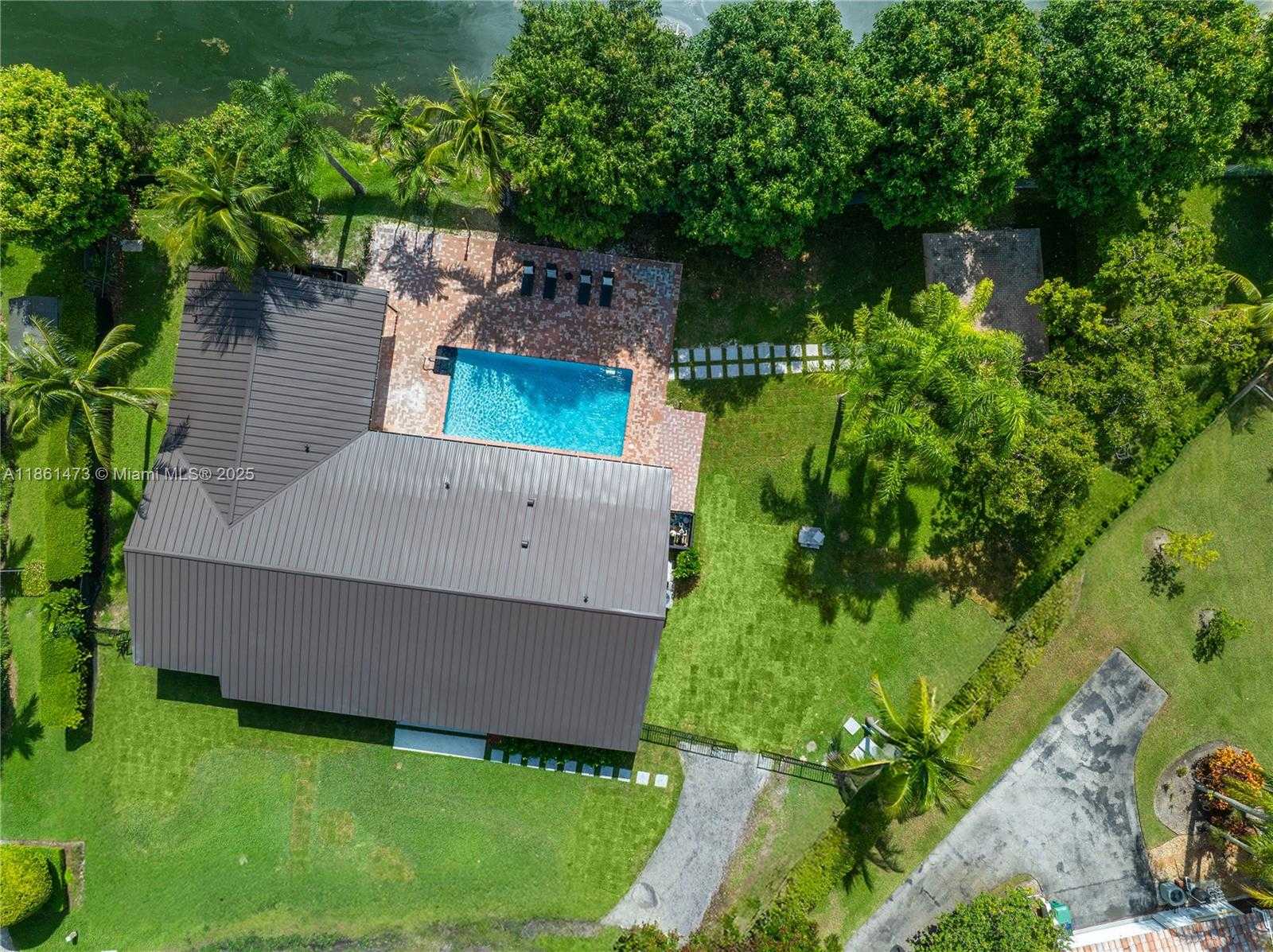 Small Image of 10945 SOUTH WEST 75TH CT, Pinecrest Number 60