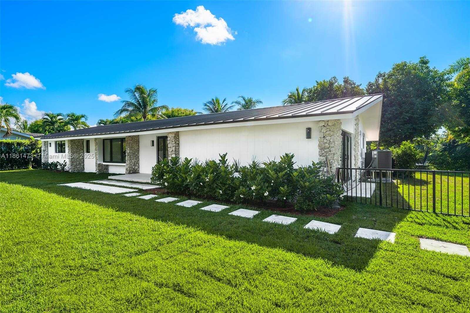 Small Image of 10945 SOUTH WEST 75TH CT, Pinecrest Number 62