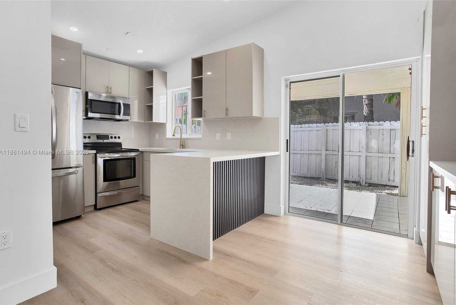 Small Image of 3133 WEST 70TH TER, Hialeah Number 12